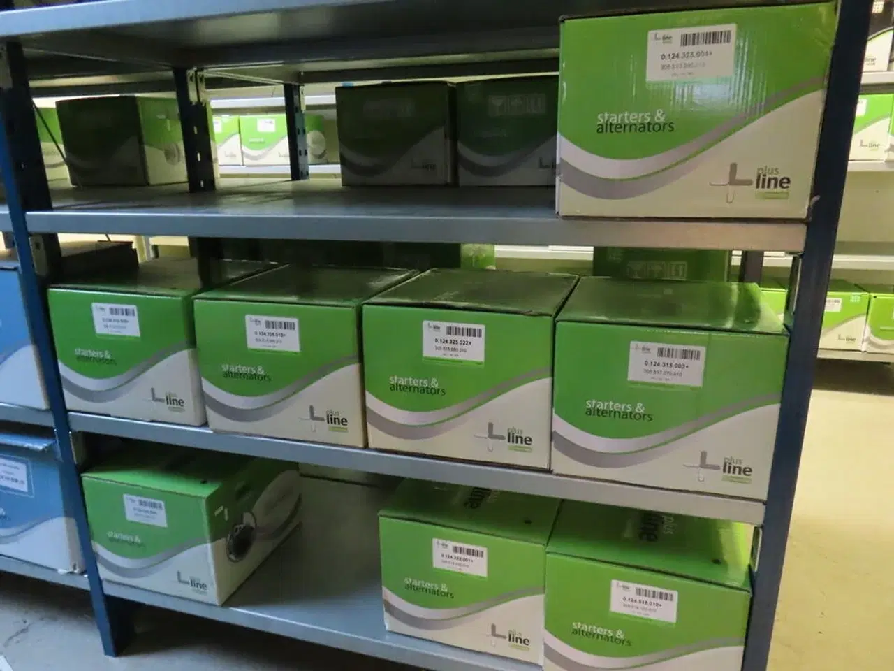 Billede 36 - 16 fag med startere og generatorer