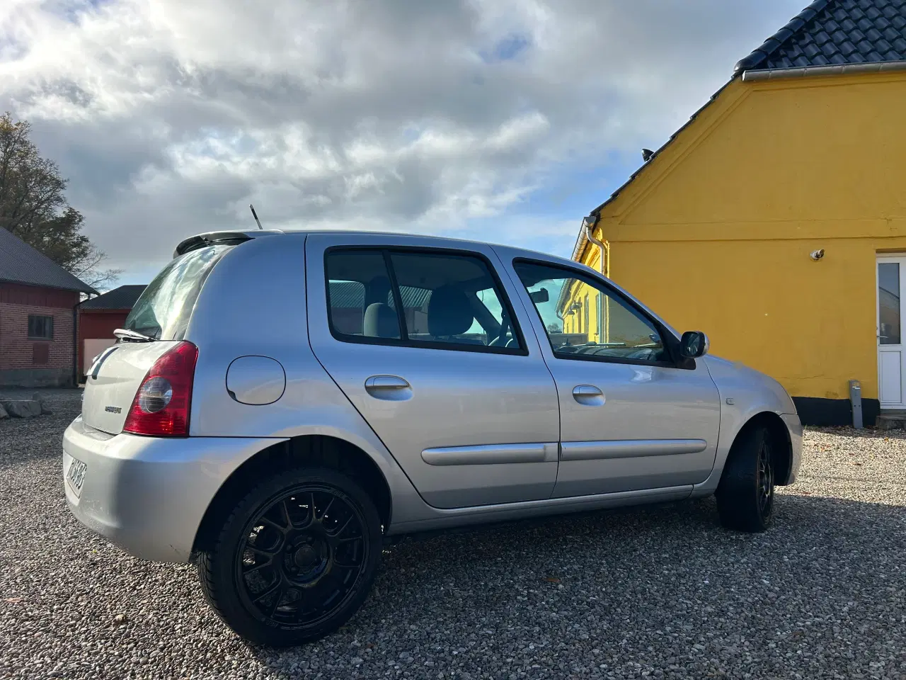 Billede 3 - Fræk Clio søger nyt hjem