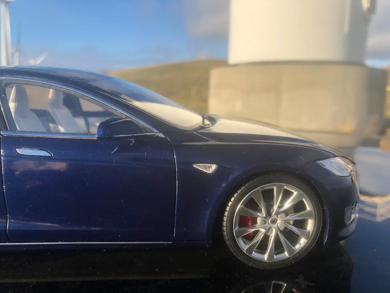 Billede 2 - 1:18 Tesla P100D