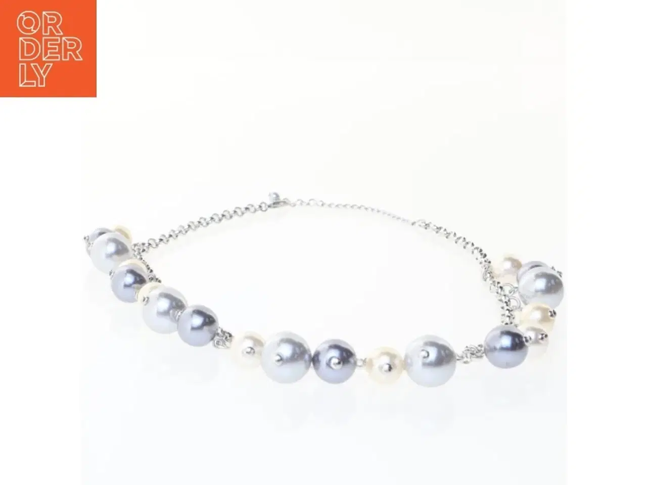 Billede 1 - Perlekæde med grå og hvide perler (str. 45 cm)