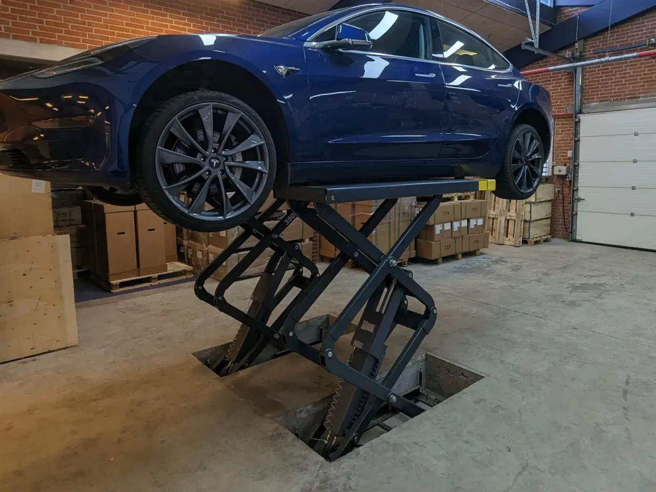 Billede 4 - Bulldog Lifters PMS-635BI 3.5 Ton hydraulisk sakse lift til nedbygning i gulv løfter i fuld højde
