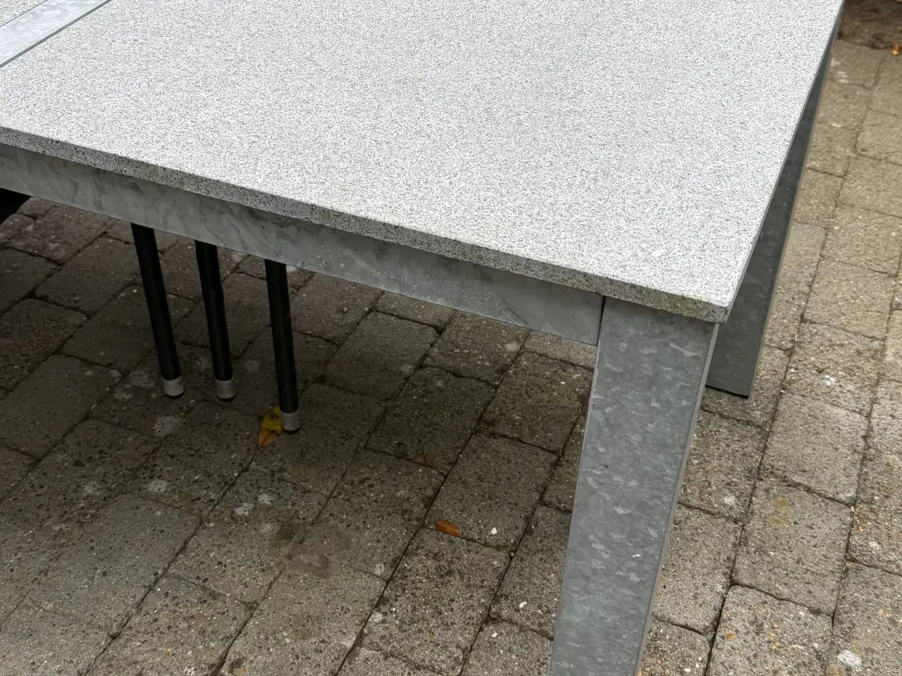 Billede 2 - Havebord med granit bordplade