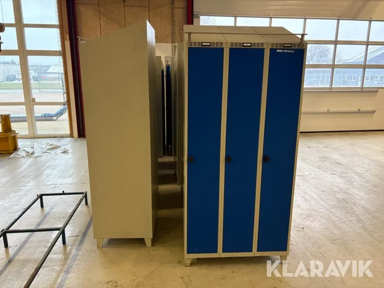 Billede 2 - Garderobeskabe Blika - 13 sektioner i alt = 37 skabe i alt