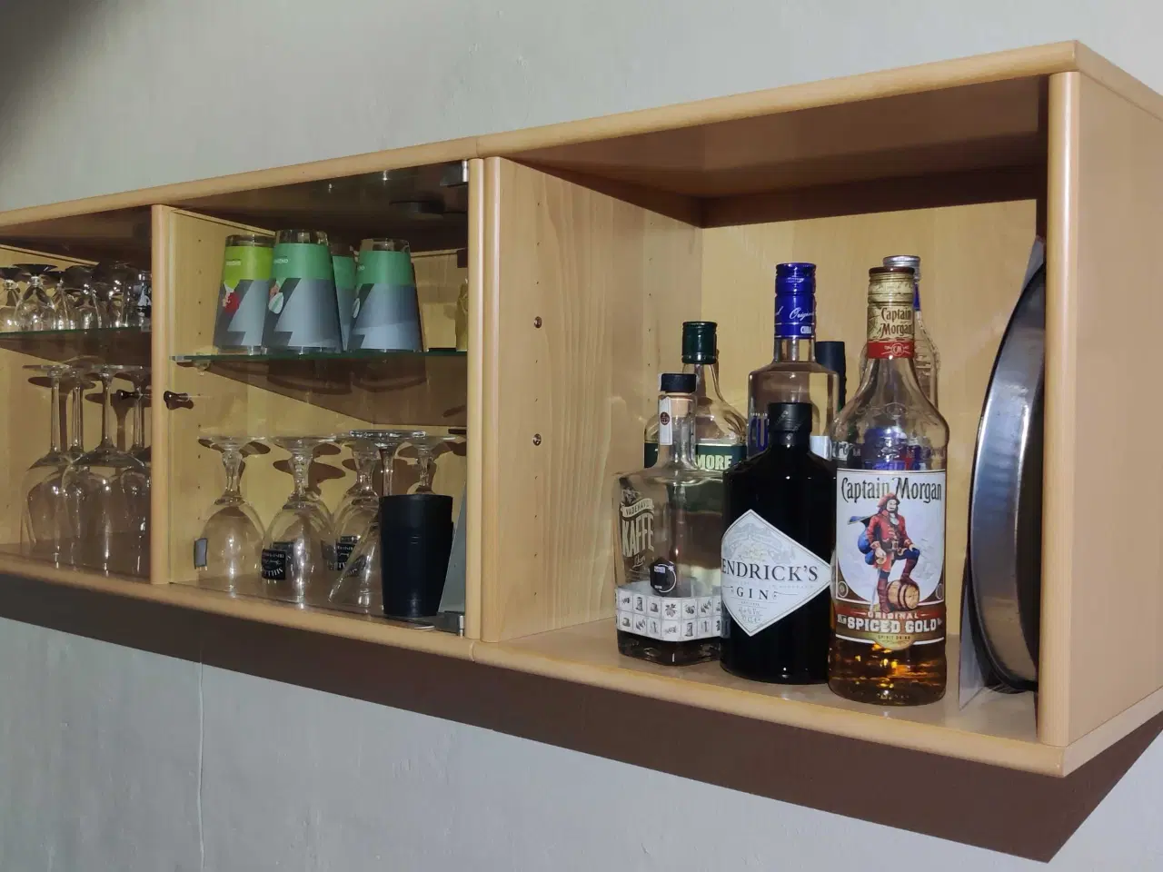 Billede 3 - Væghængt vitrineskab