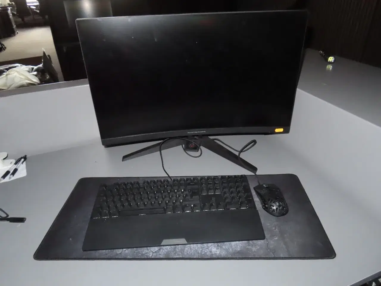 Billede 1 - 27" curved gaming monitor, ASROCK PHANTOM GAMING pg27f15rs1a