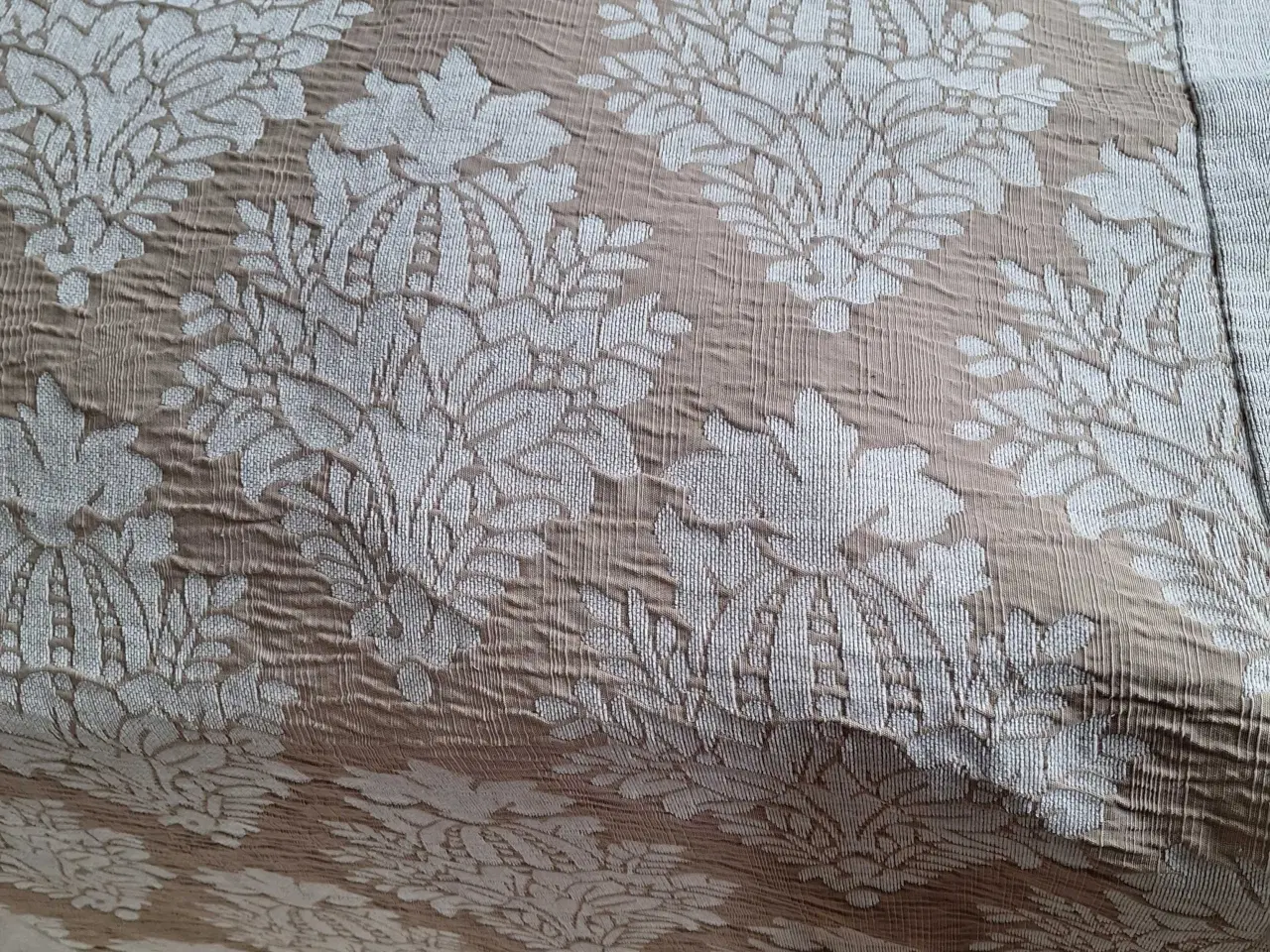 Billede 2 - Brunt m/mønster sengetæppe