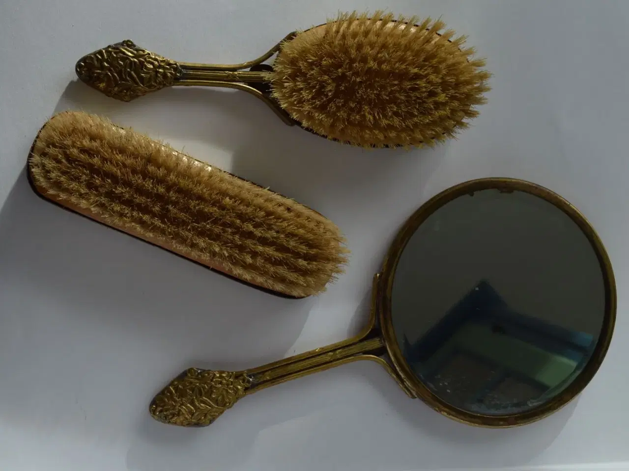 Billede 1 - gammelt børstesæt med spejl, messing