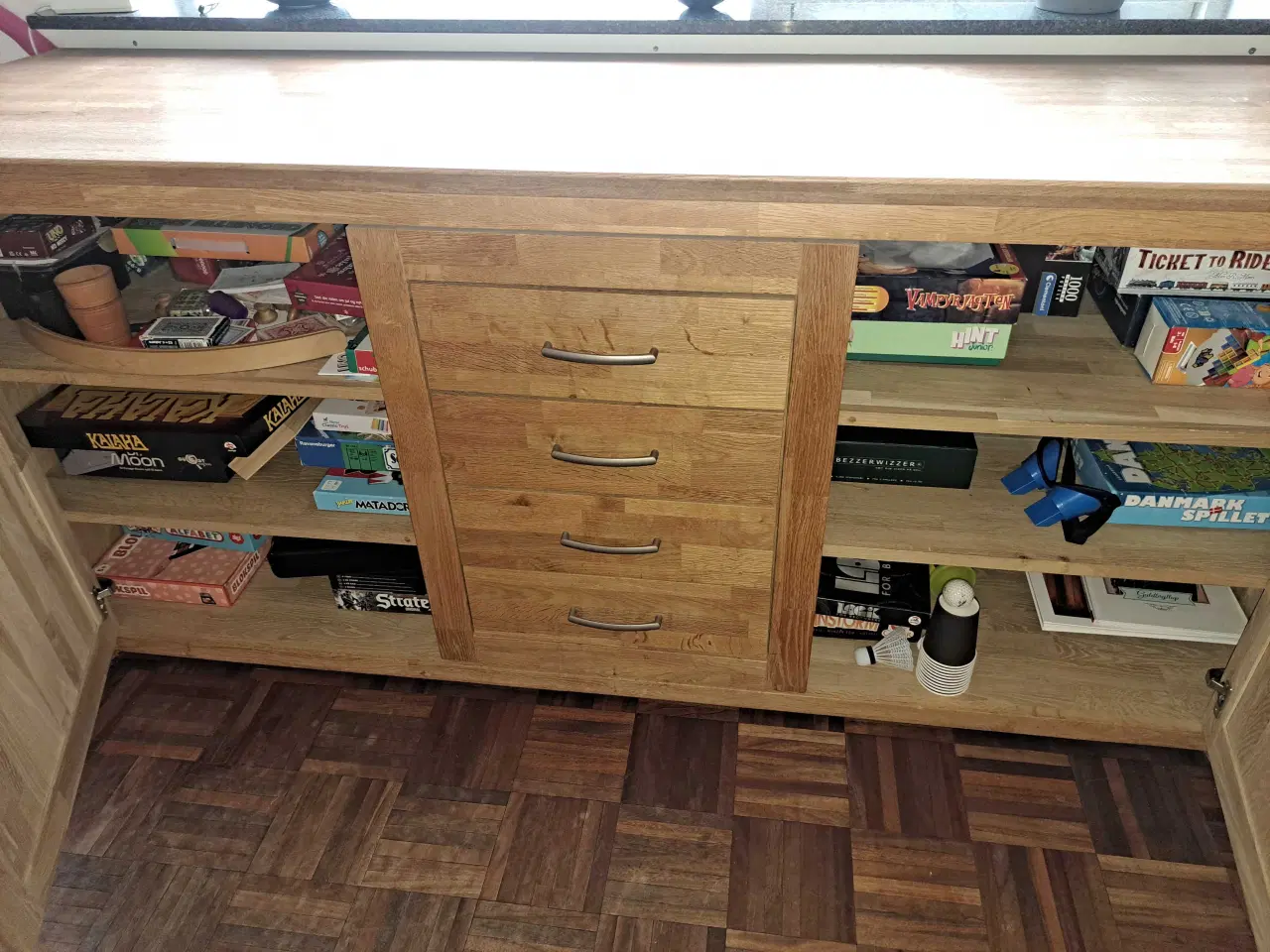 Billede 1 - Skænk i massiv egetræ