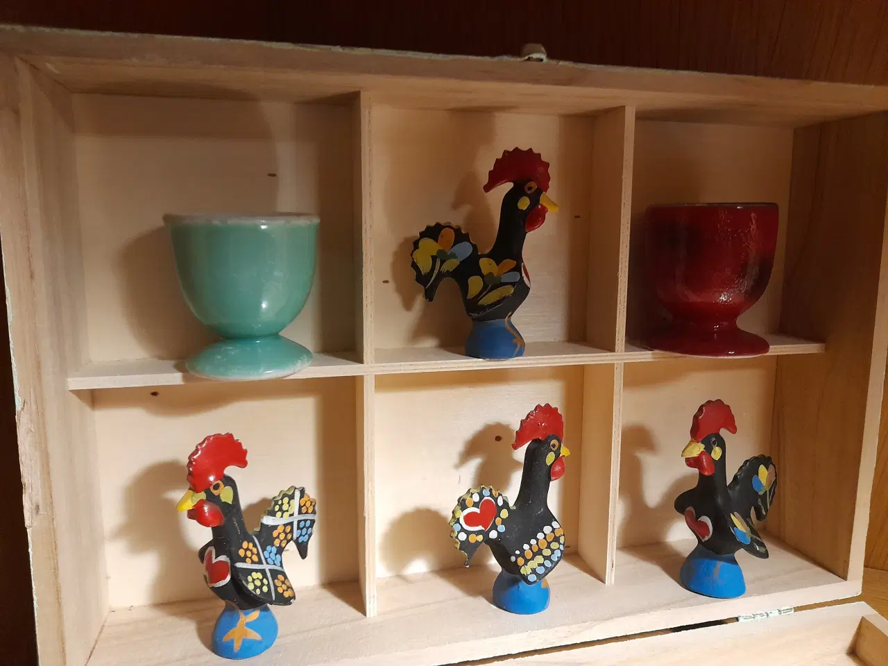 Billede 3 - Farverige Portugalhaner 4 stk +2 æggebægre