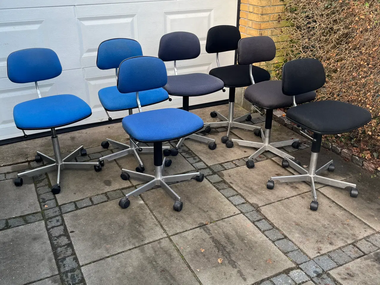 Billede 1 - Kevi kontorstol, med uld stof ,gas op/ned , 5 ben 