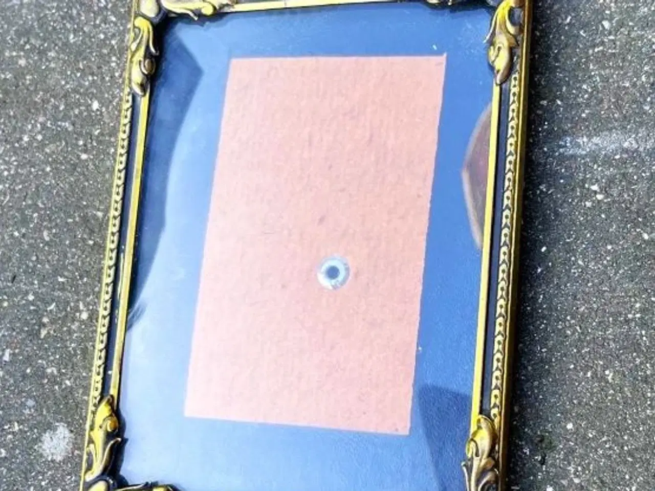 Billede 3 - Skøn gammel messingramme med buet glas