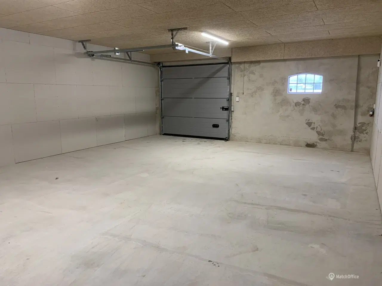 Billede 6 - Fine søjlefri lokaler i muret bygning