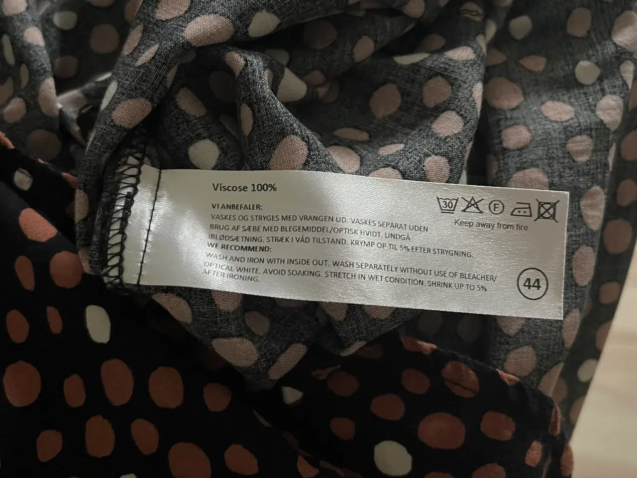 Billede 5 - One two Luxzuz skjorte str 42