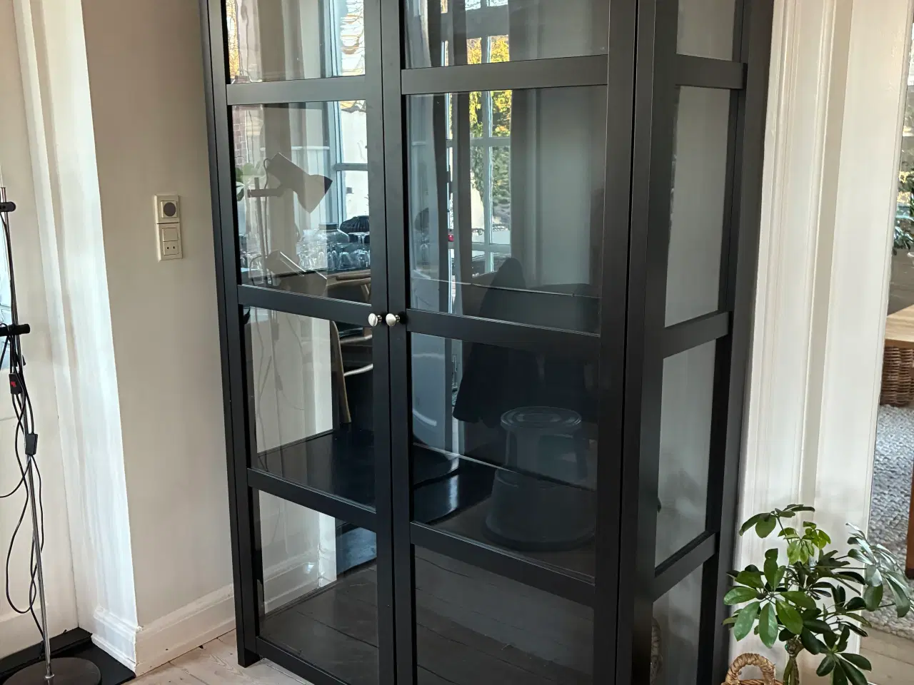 Billede 1 - GRATIS - stort vitrineskab 