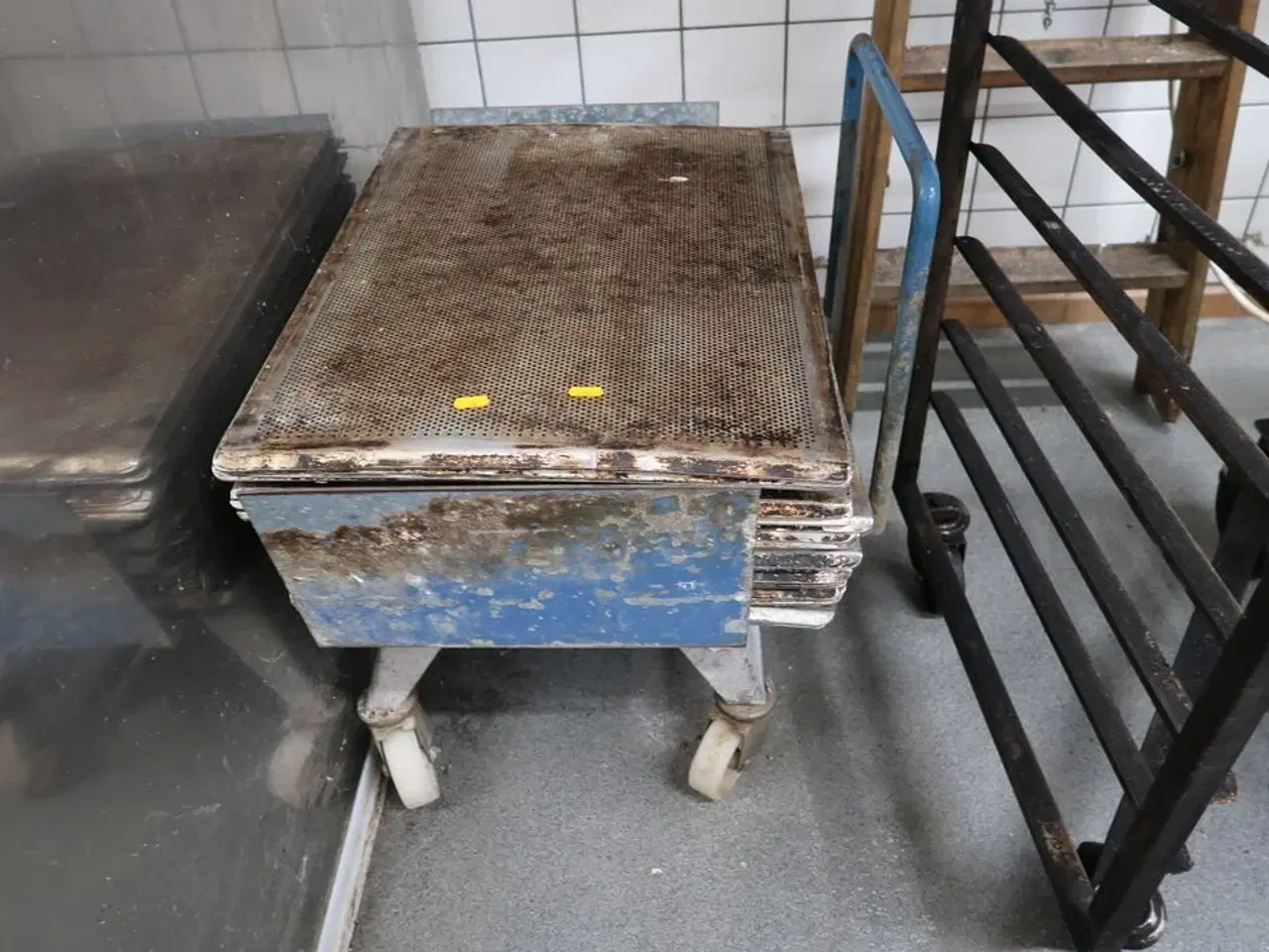 Billede 1 - Vogn med div. Bagepalder