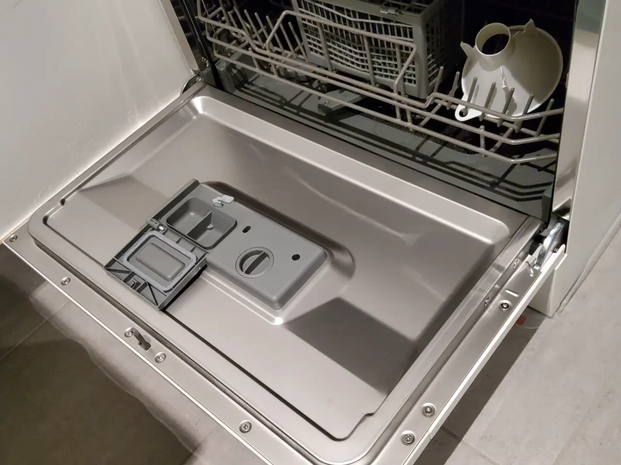 Billede 2 - Electrolux ESF2400OW bordopvaskemaskine