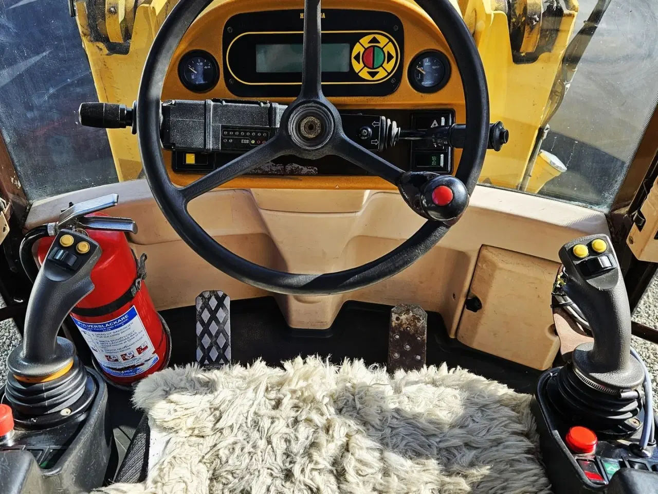 Billede 15 - Hydrema 906B / rotortilt med klo / nye dæk / skovlsæt mv.