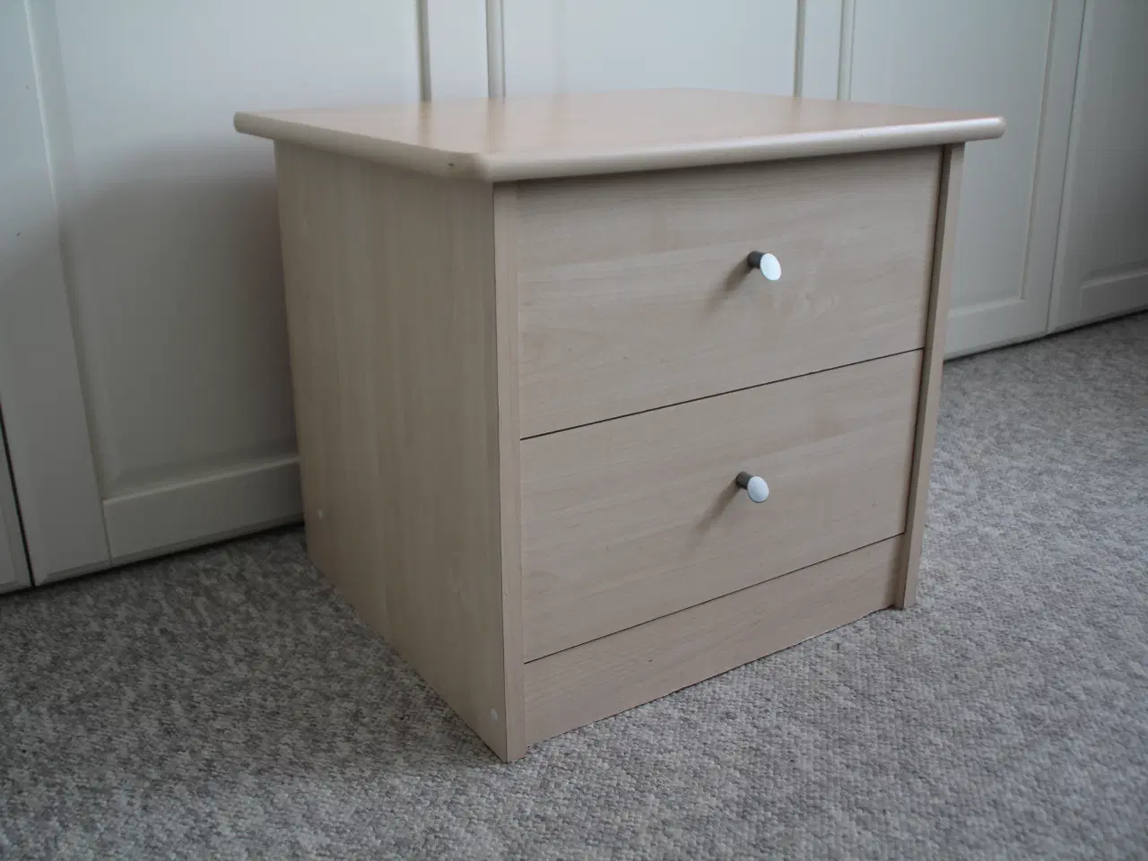Billede 1 - Sengebord med skuffer 48cm.