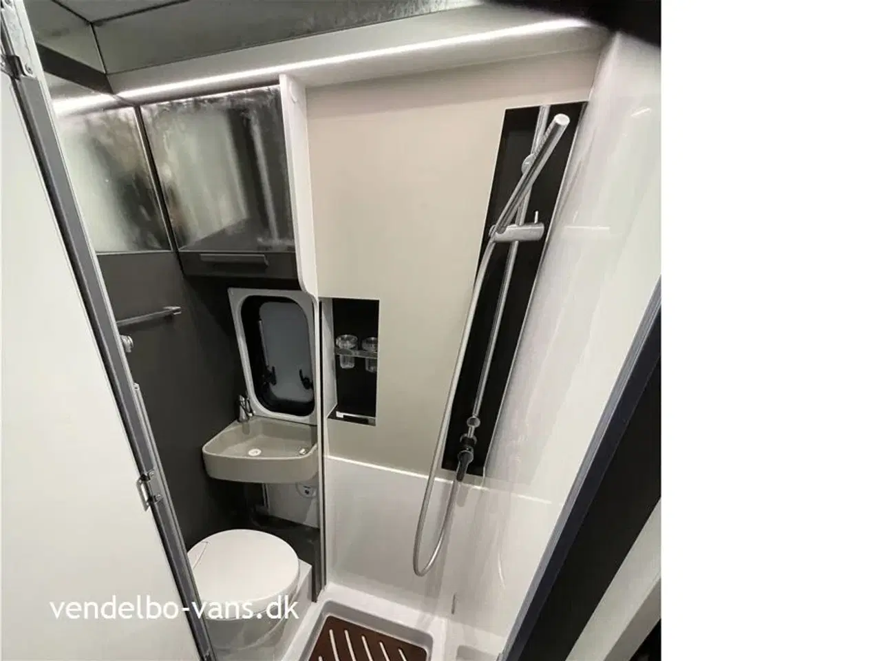 Billede 23 - 2022 - McLouis Menfys Van 04 Prestige Matic   Det er CamperVan topudgaven med masser af udstyr - Prestige Matic