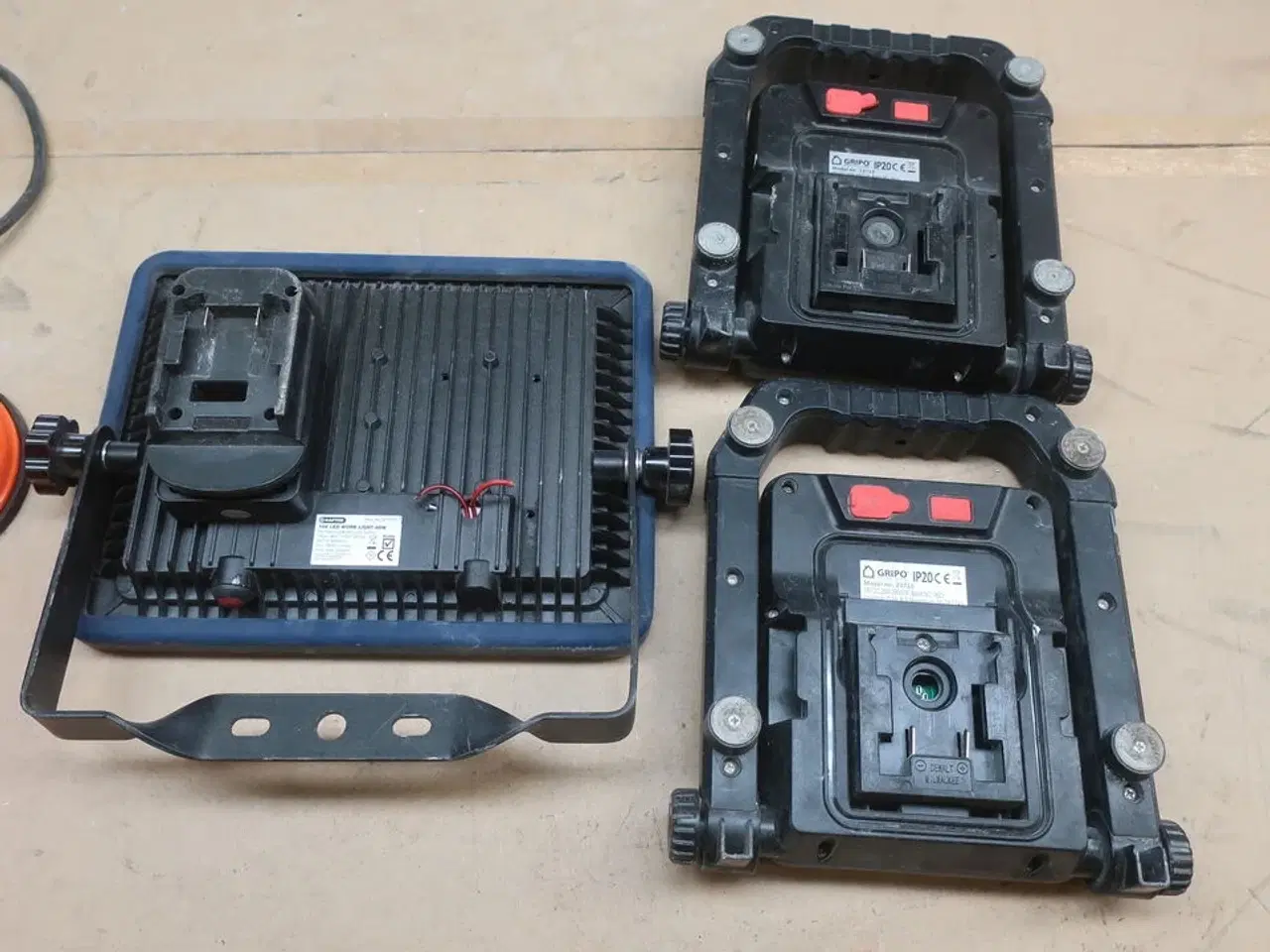 Billede 3 - 4 stk. lamper og 2 stk. sugekopper