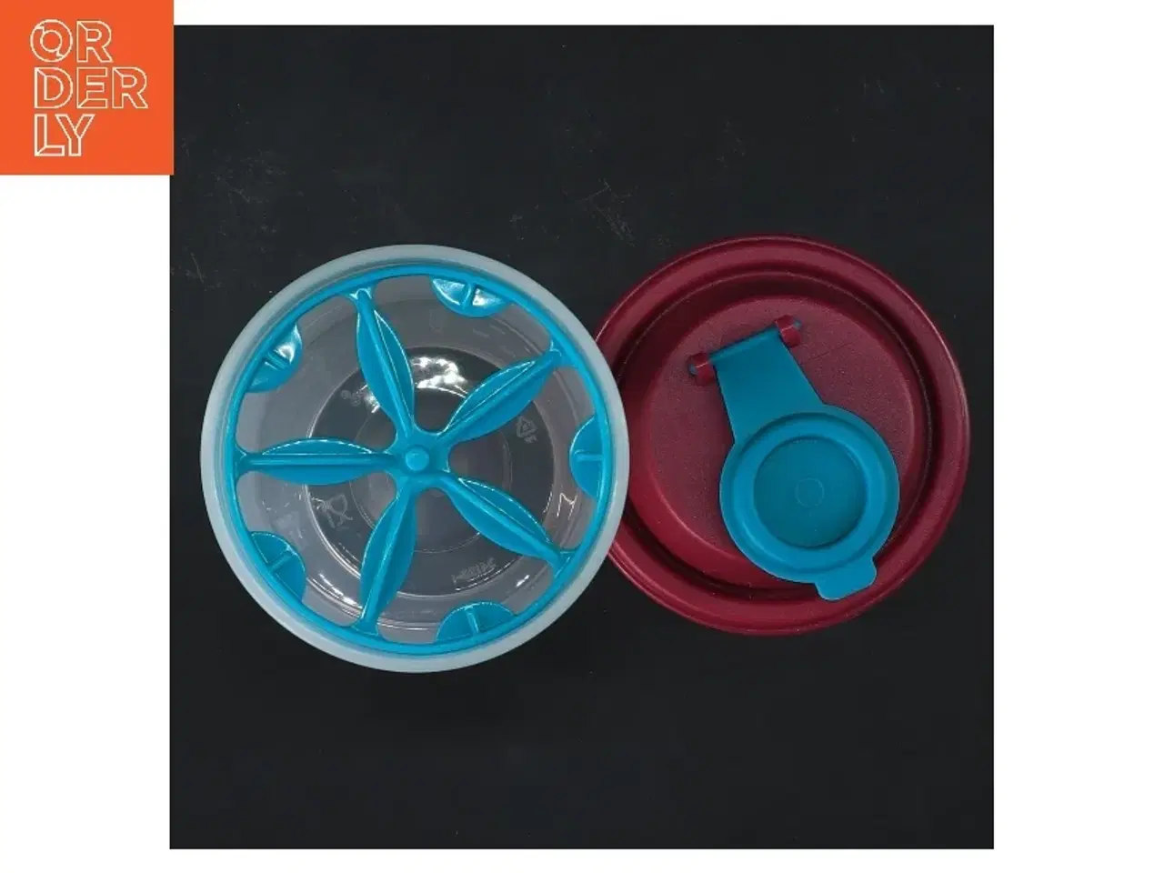 Billede 3 - Ny. shaker med låg (str. 16 cm)fra Tupperware