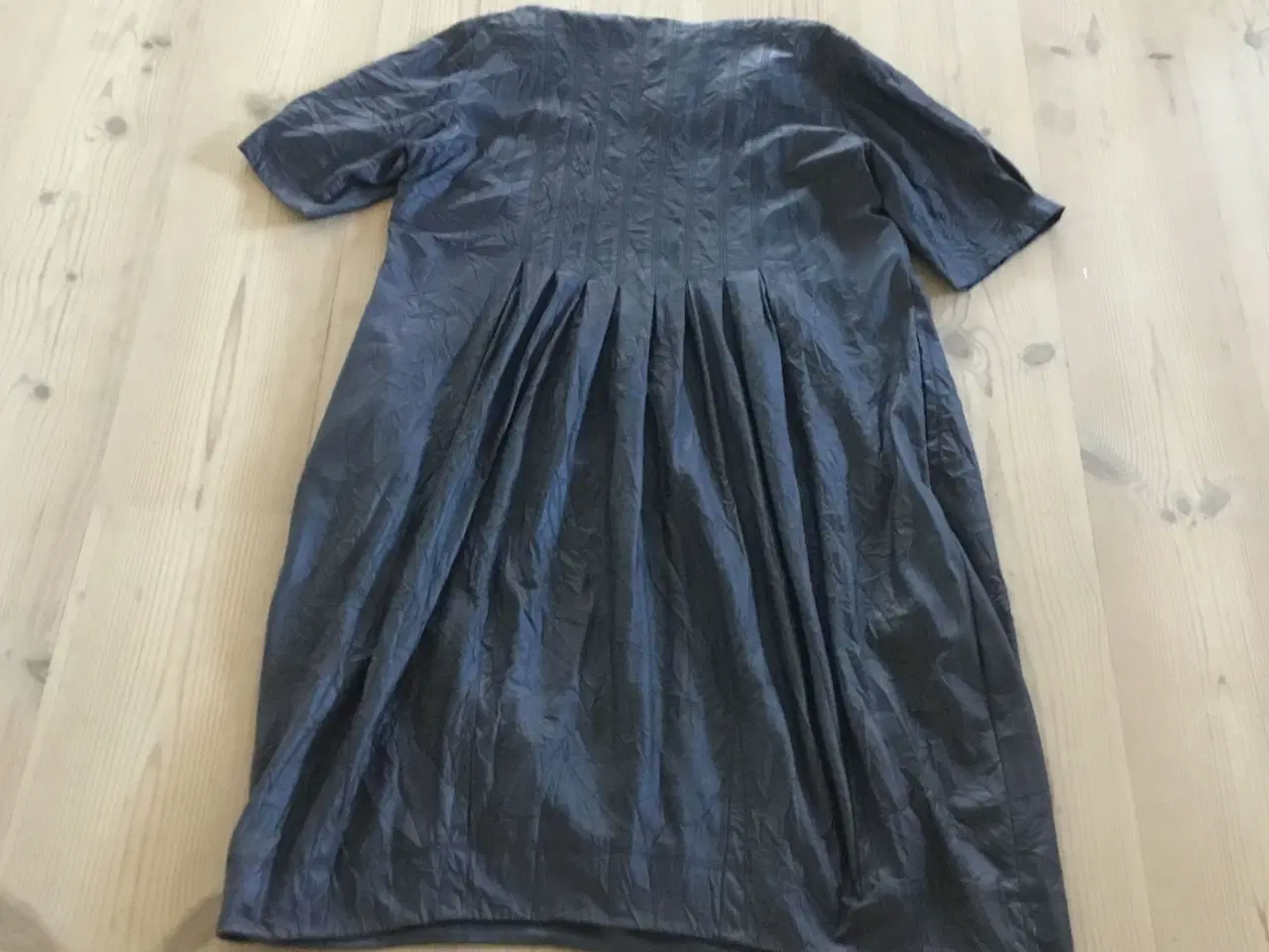 Billede 2 - Sort kjole fra Trine Kryger Simonsen