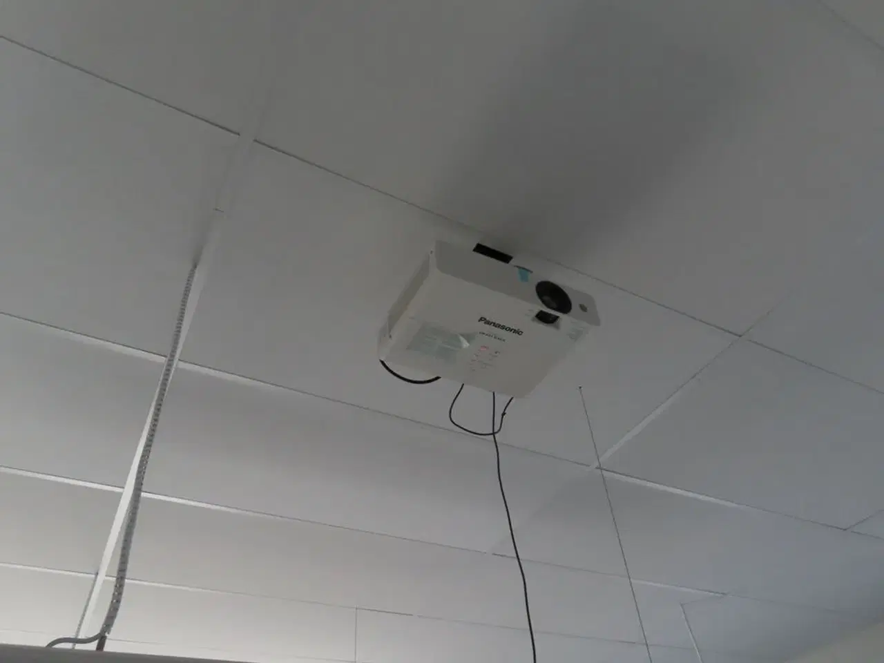 Billede 2 - Projektor, PANASONIC PT-LW373 med fjernbetjening