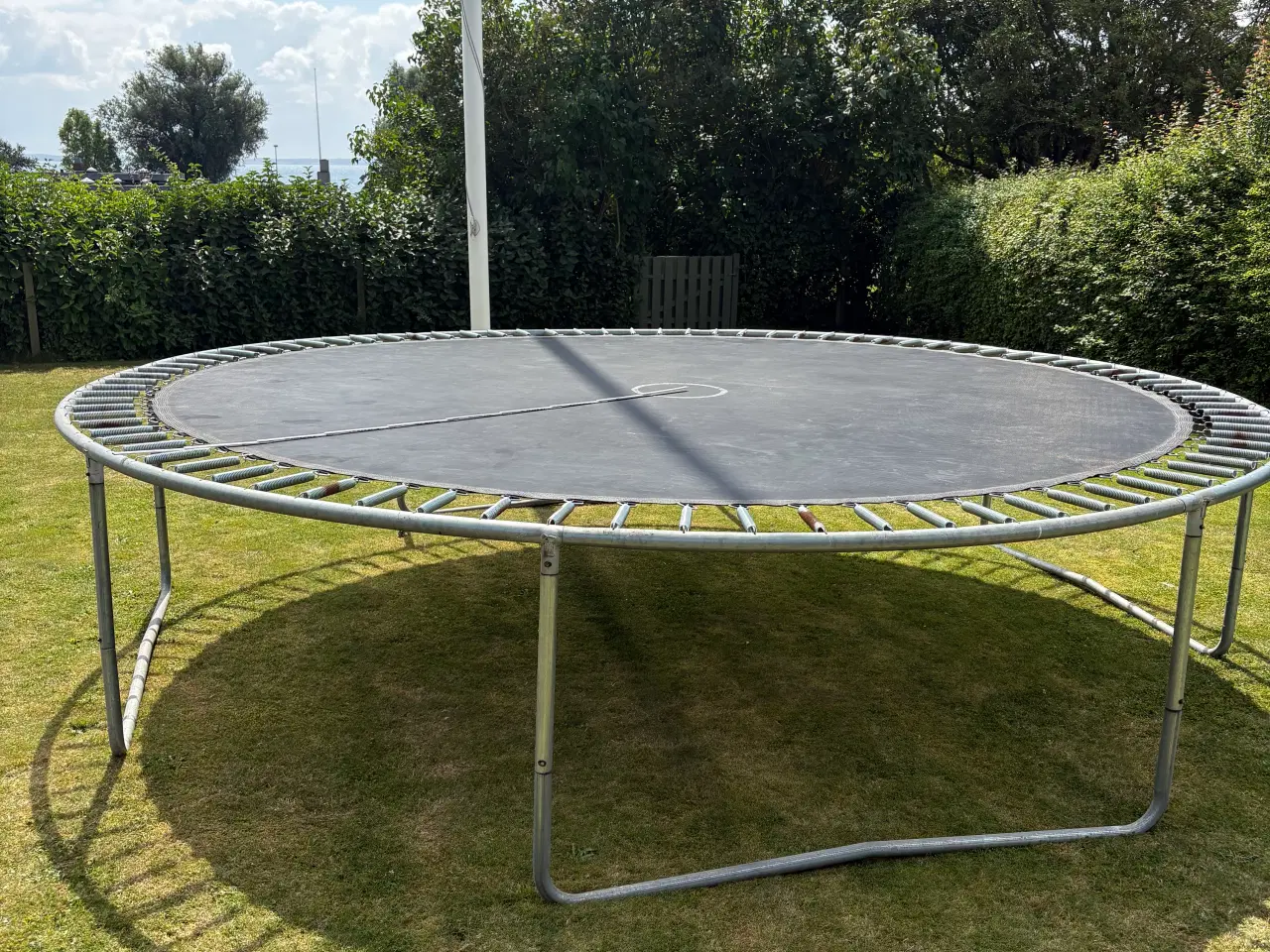 Billede 2 - Velholdt stor havetrampolin