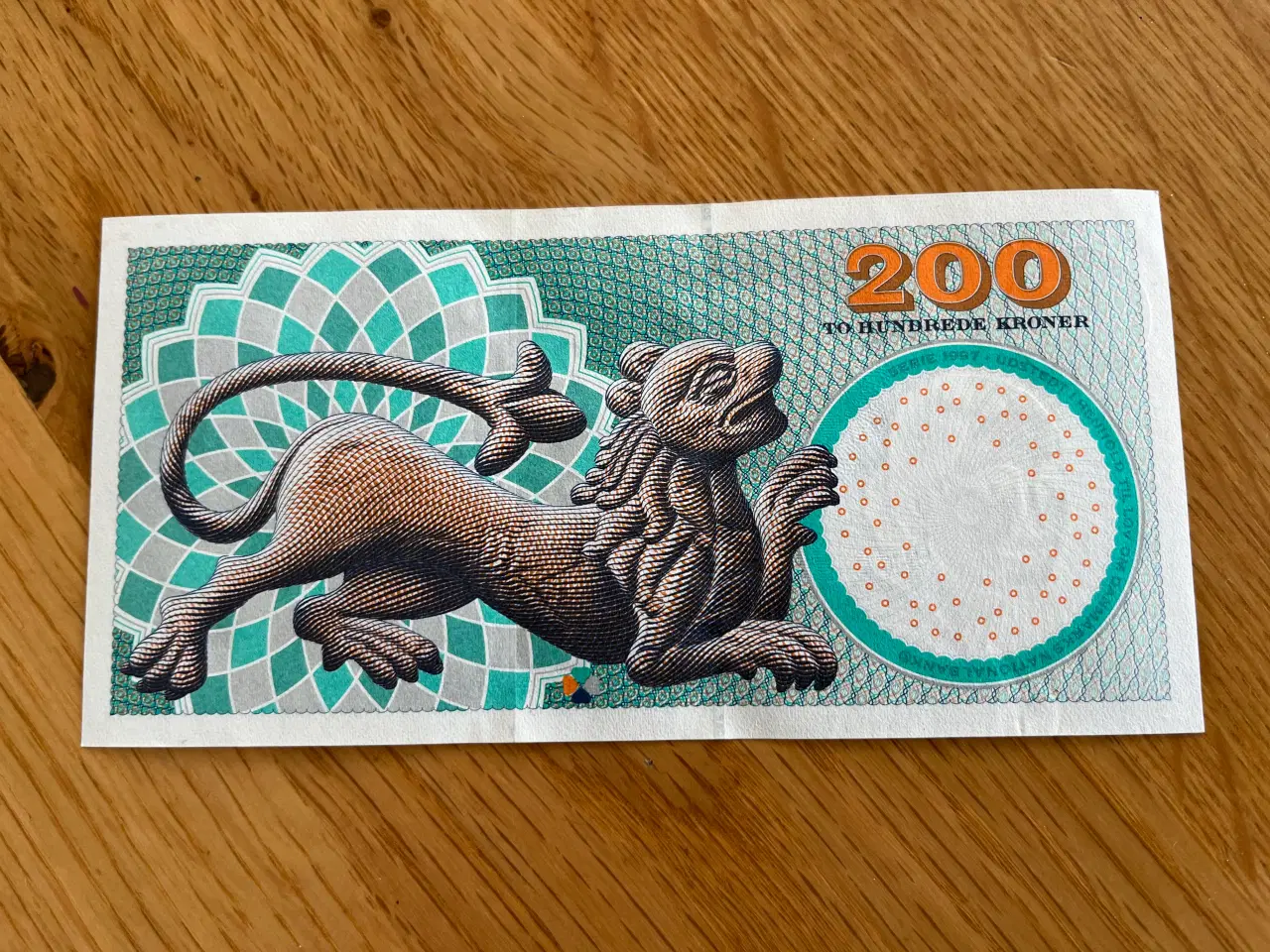 Billede 2 - Danmark, sedler, 200, 2003, Pæn og ufoldet 200 kr