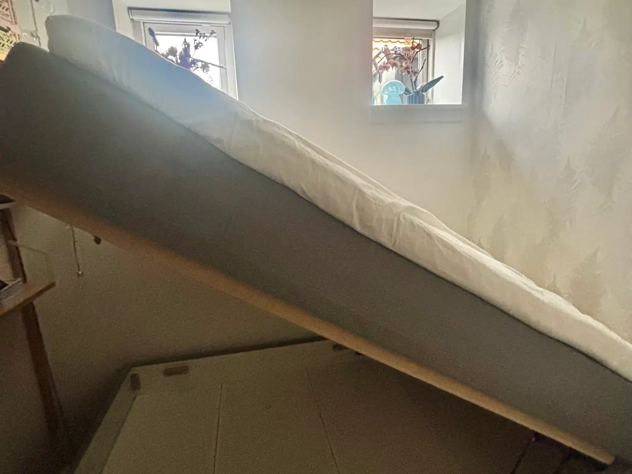 Billede 2 - Lysegrå kontinentalseng fra JYSK – 120x200 cm – Me