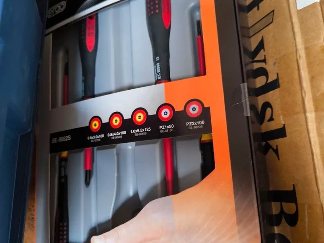 Billede 4 - Værktøjskasse inkl. ubrugte elektriker skruetrækkere m.v. (se billeder)