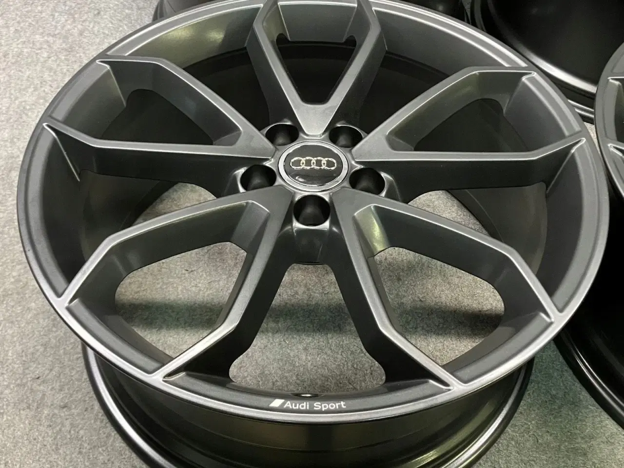 Billede 4 - ALUFÆLGE AUDI Q3 SQ3 8U0 20"