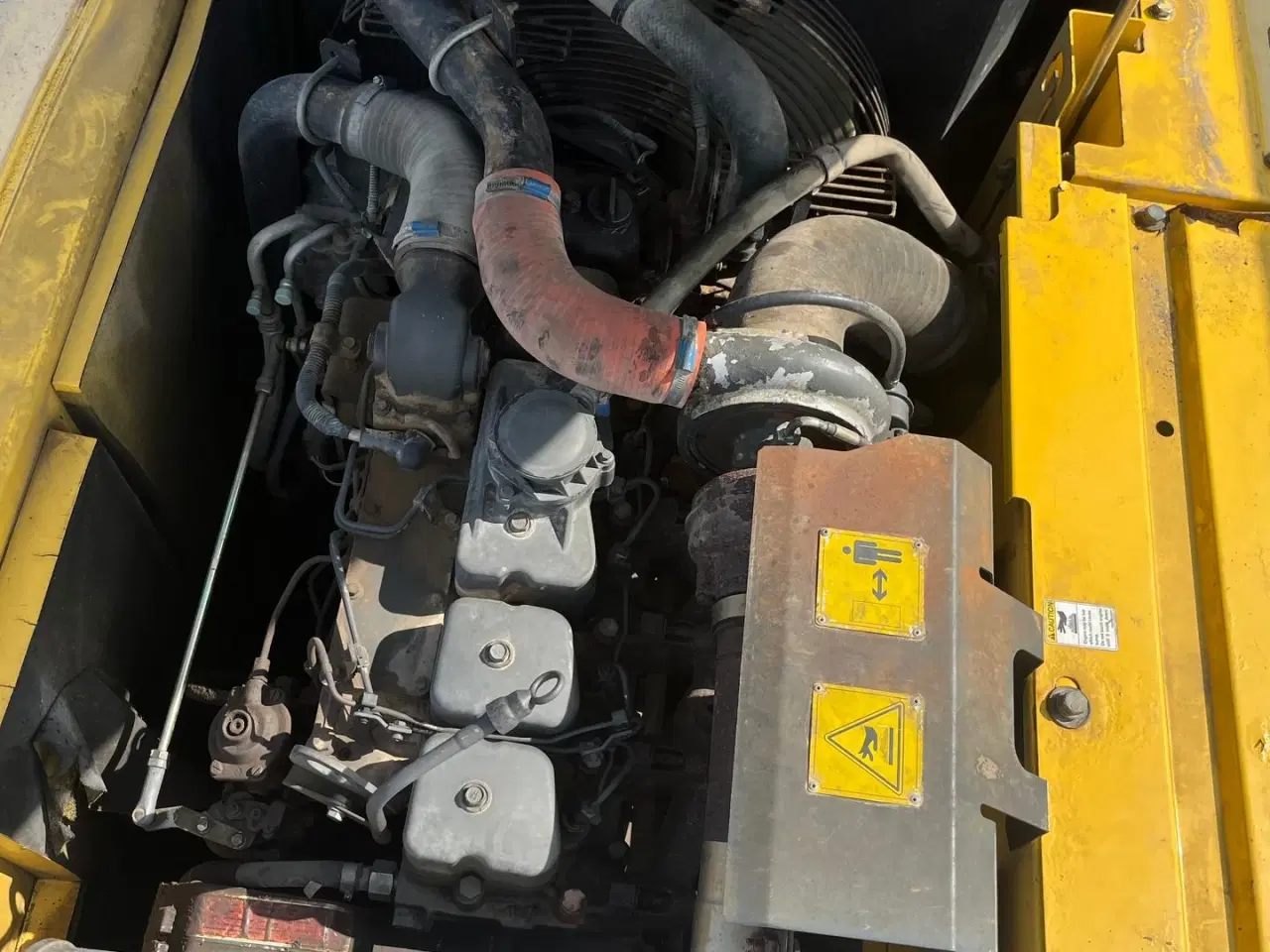 Billede 20 - New Holland E215B 21 ton maskine med 2 skovle.