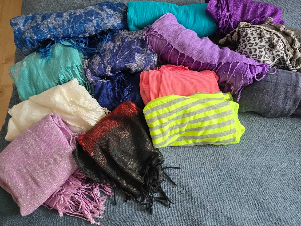 Billede 1 - Rigtig fine halstørklæder 