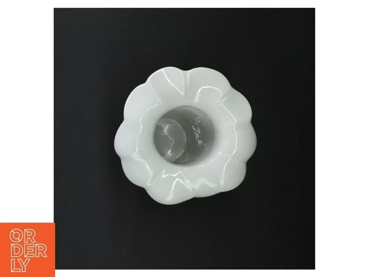 Billede 4 - Hvid blomsterformet porcelæns vase fra Arzberg (str. 16 cm)