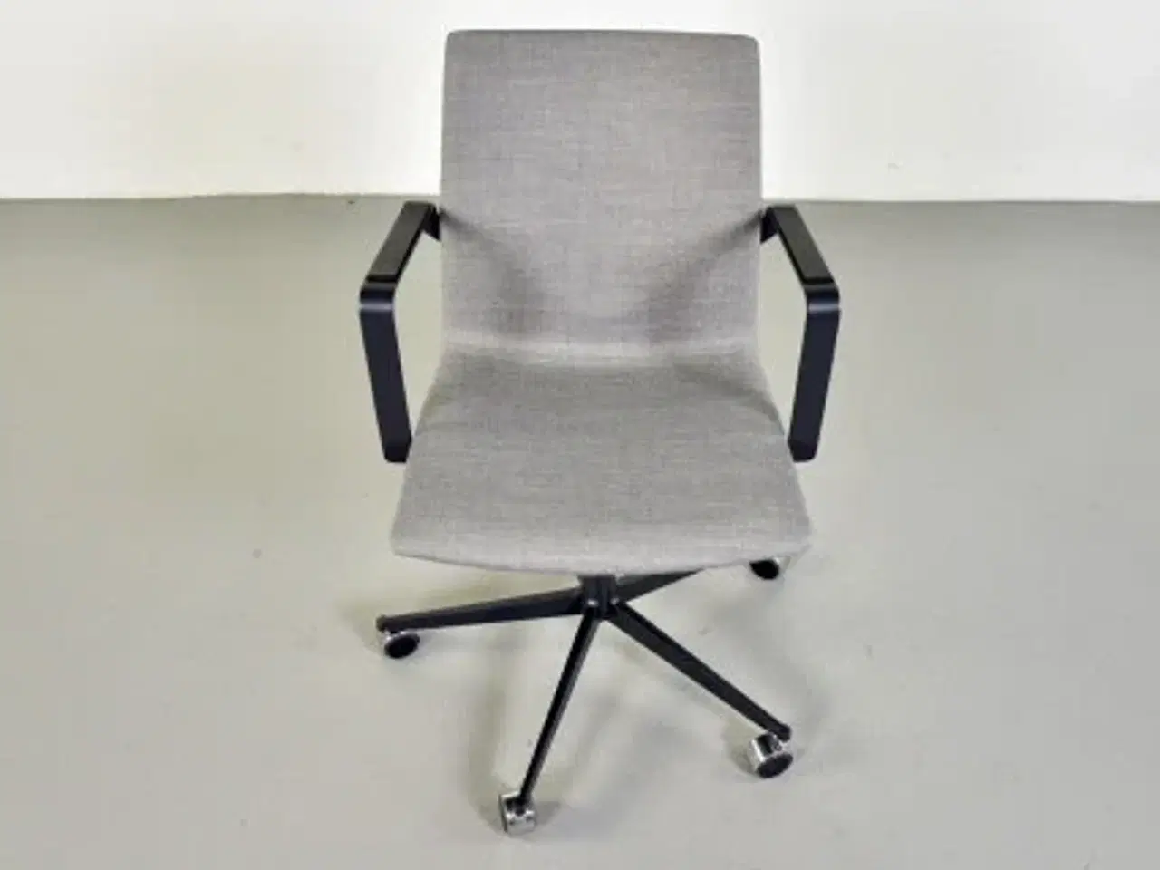 Billede 5 - Four design fourcast2 xl konferencestol i grå med armlæn