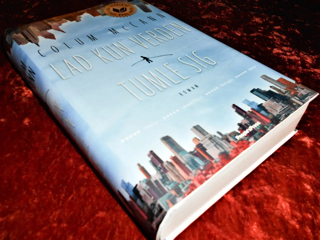 Billede 1 - Lad kun verden tumle sig, Colum McCann