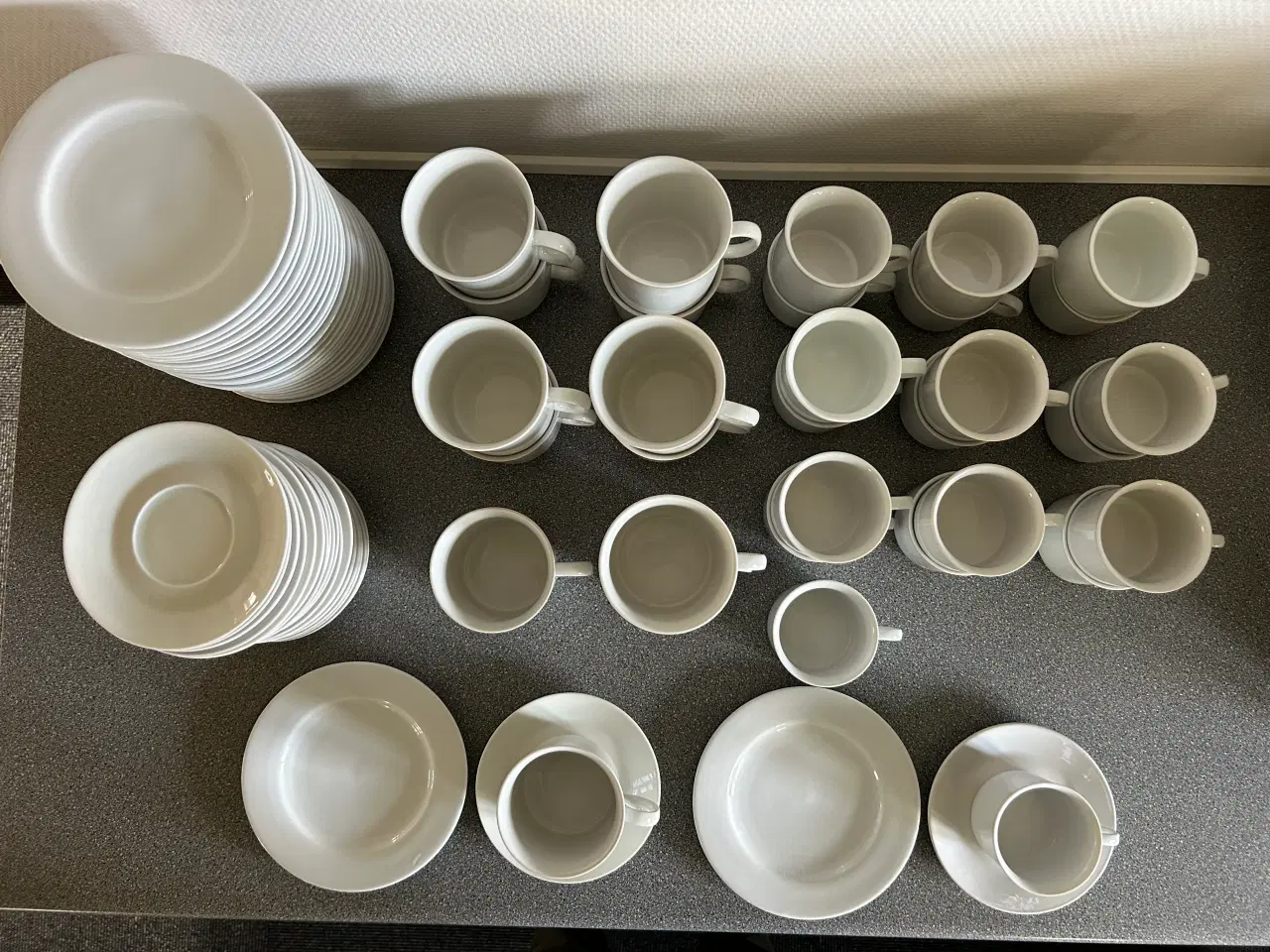 Billede 2 - Hvide kopper, krus og tallerkner