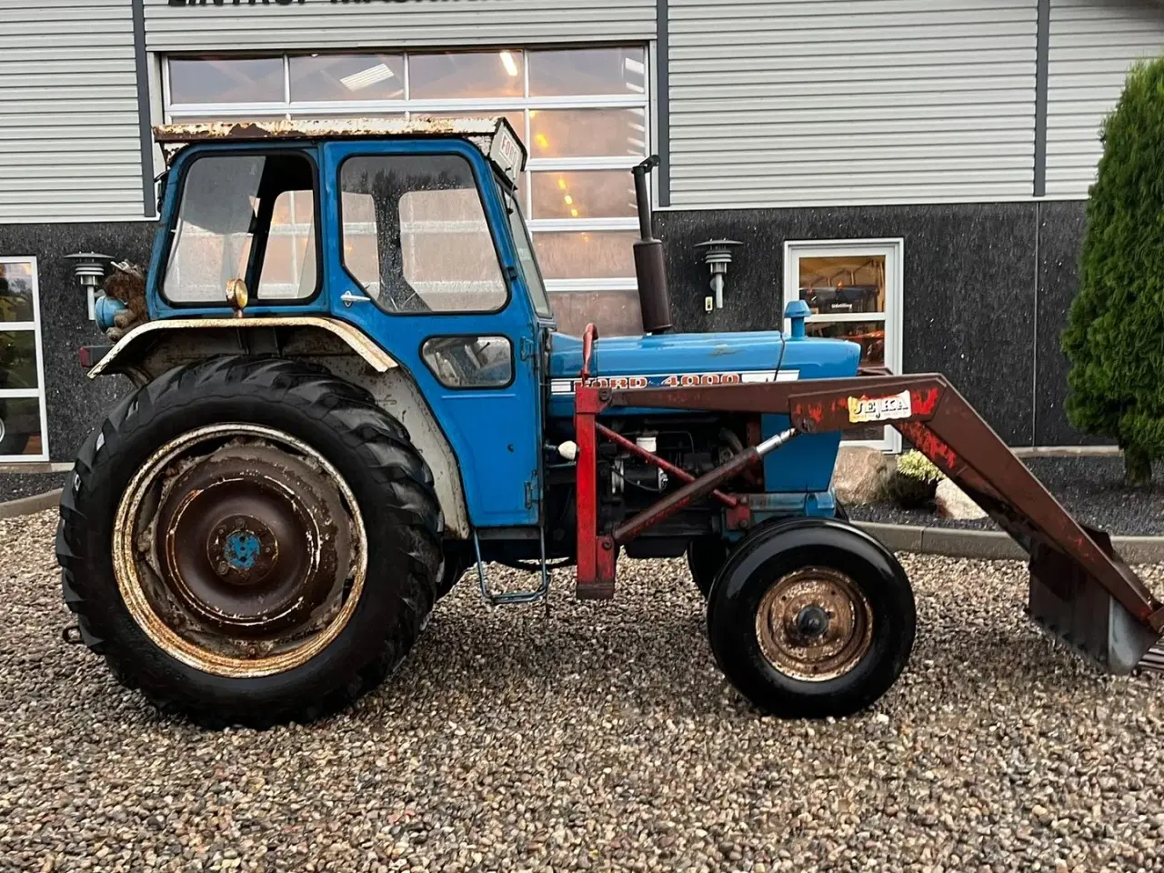 Billede 14 - Ford 4000 Y med frontlæsser monteret på