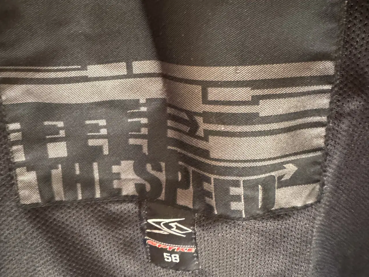 Billede 5 - Mc læder dragt str 58 brugt 1 gang helt som ny