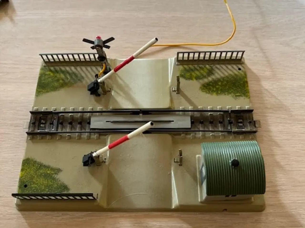 Billede 10 - Märklin togsæt med skinner, godsvogne, bro m.m.