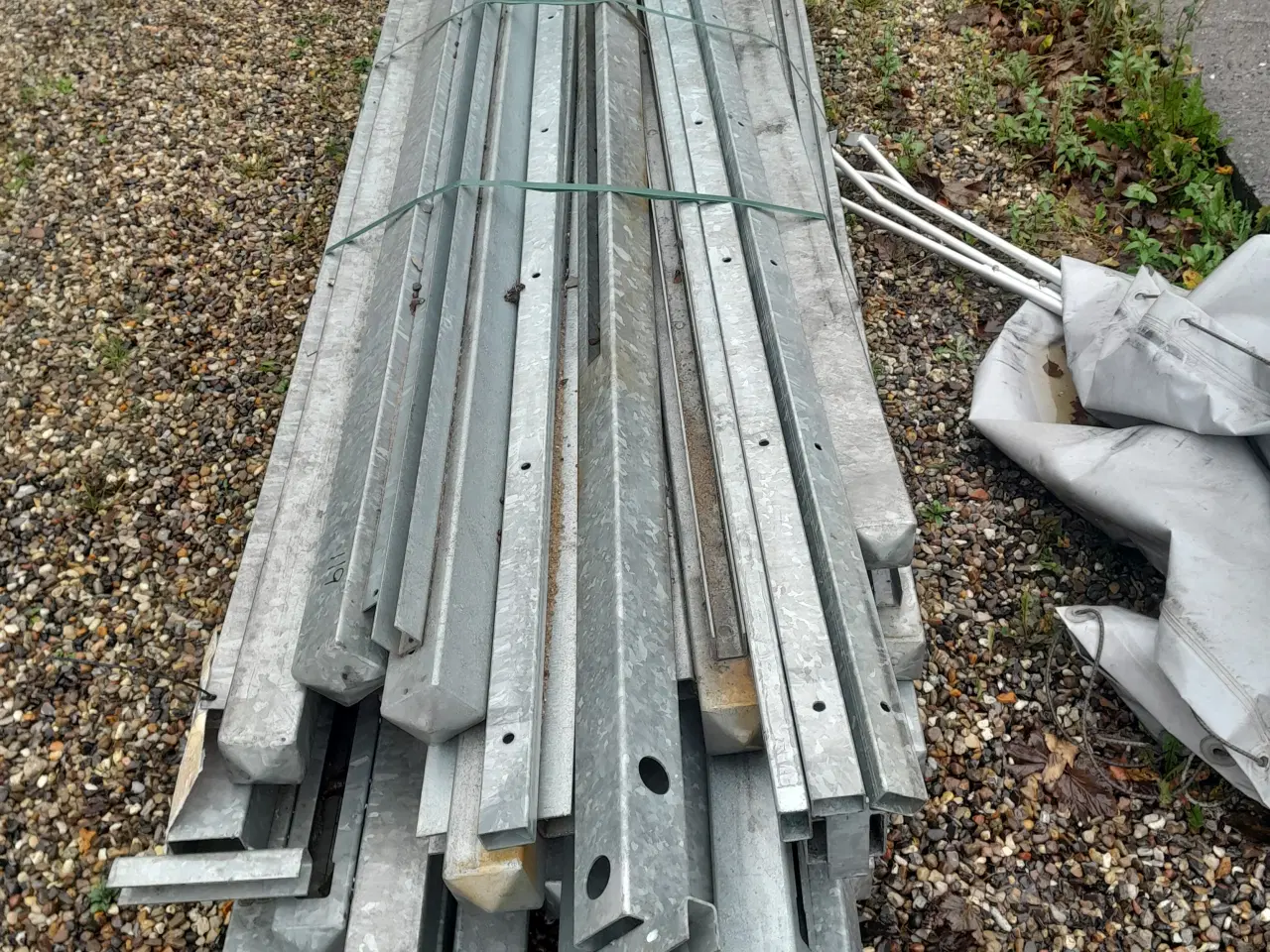 Billede 2 - Galvaniseret hegns stolper