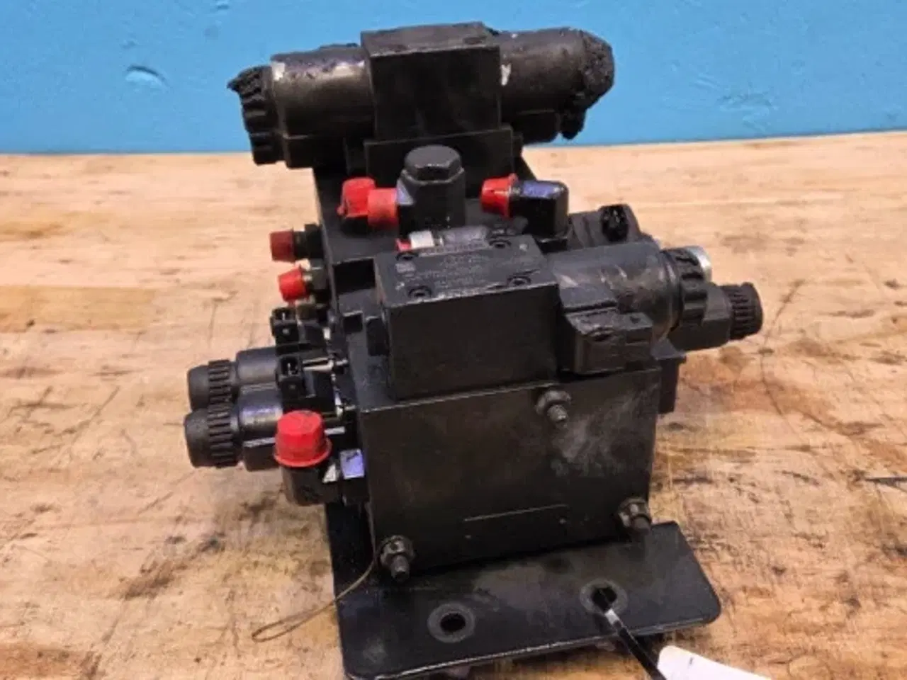 Billede 11 - New Holland CR9.90 Hydraulikventil 84457511