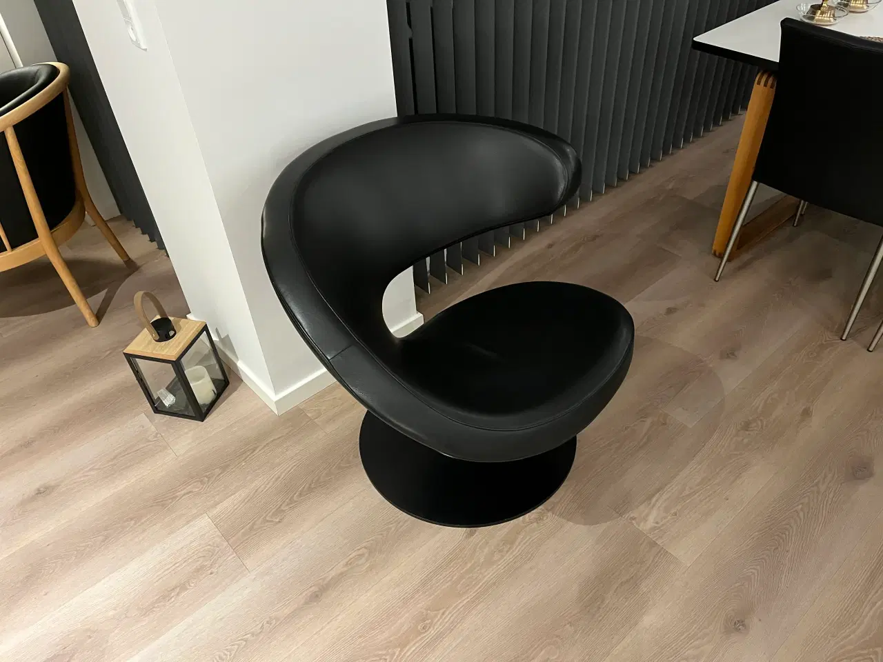 Billede 5 - Varier Peel Club loungestol med sort anilin læder.