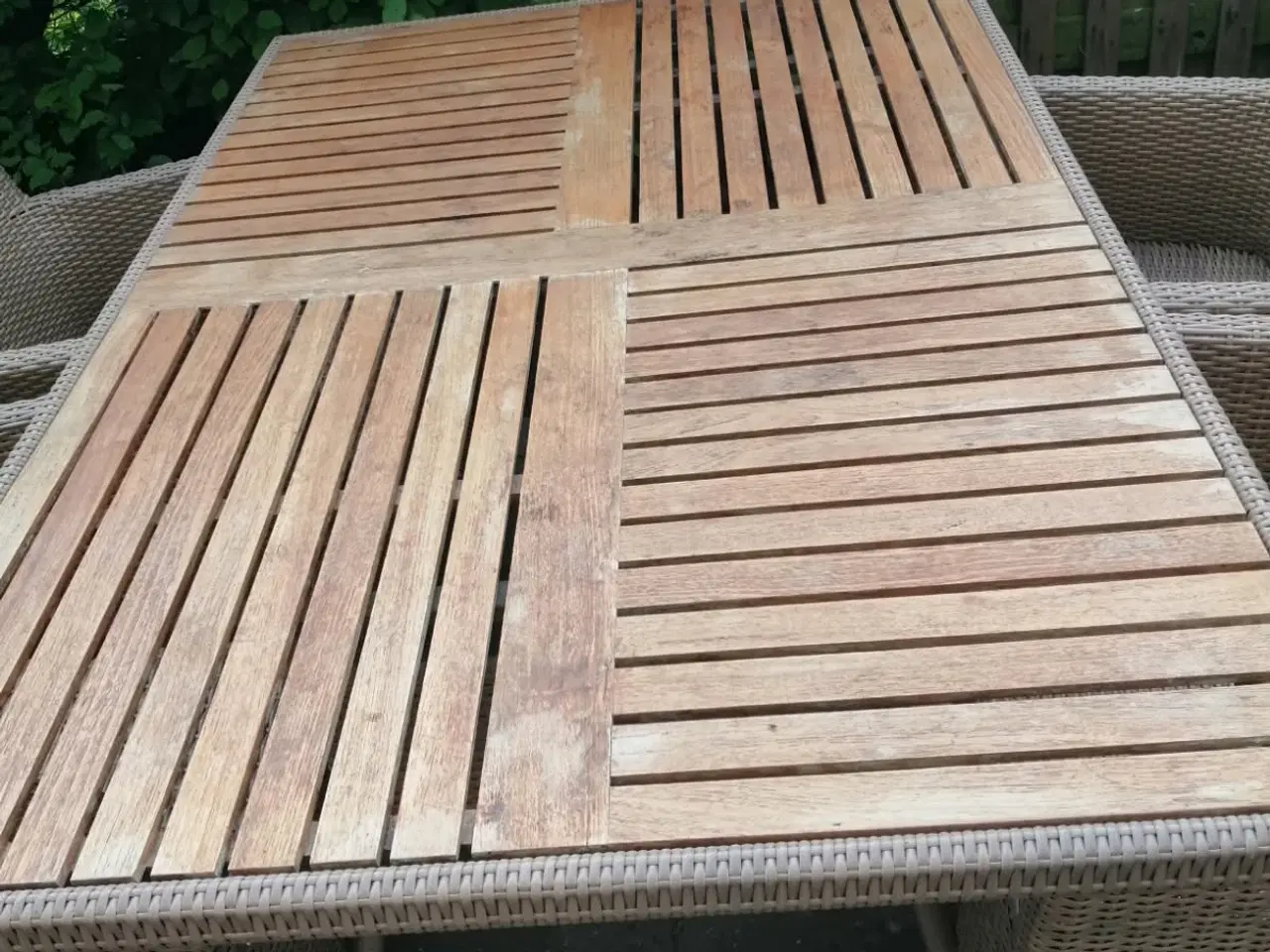 Billede 1 - Havebord plus 4 stole