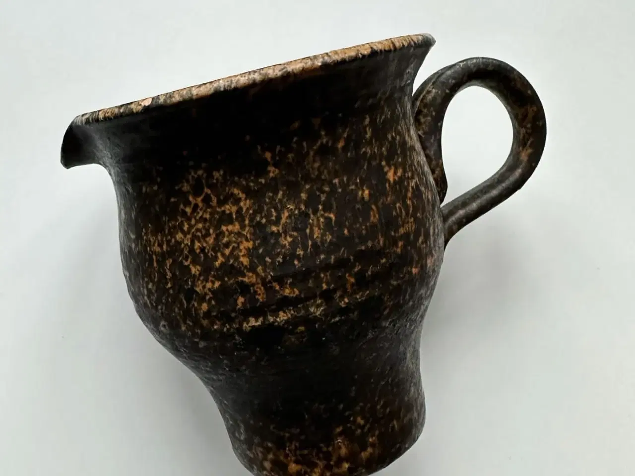 Billede 2 - Keramik, brun m sorte prikker, NB