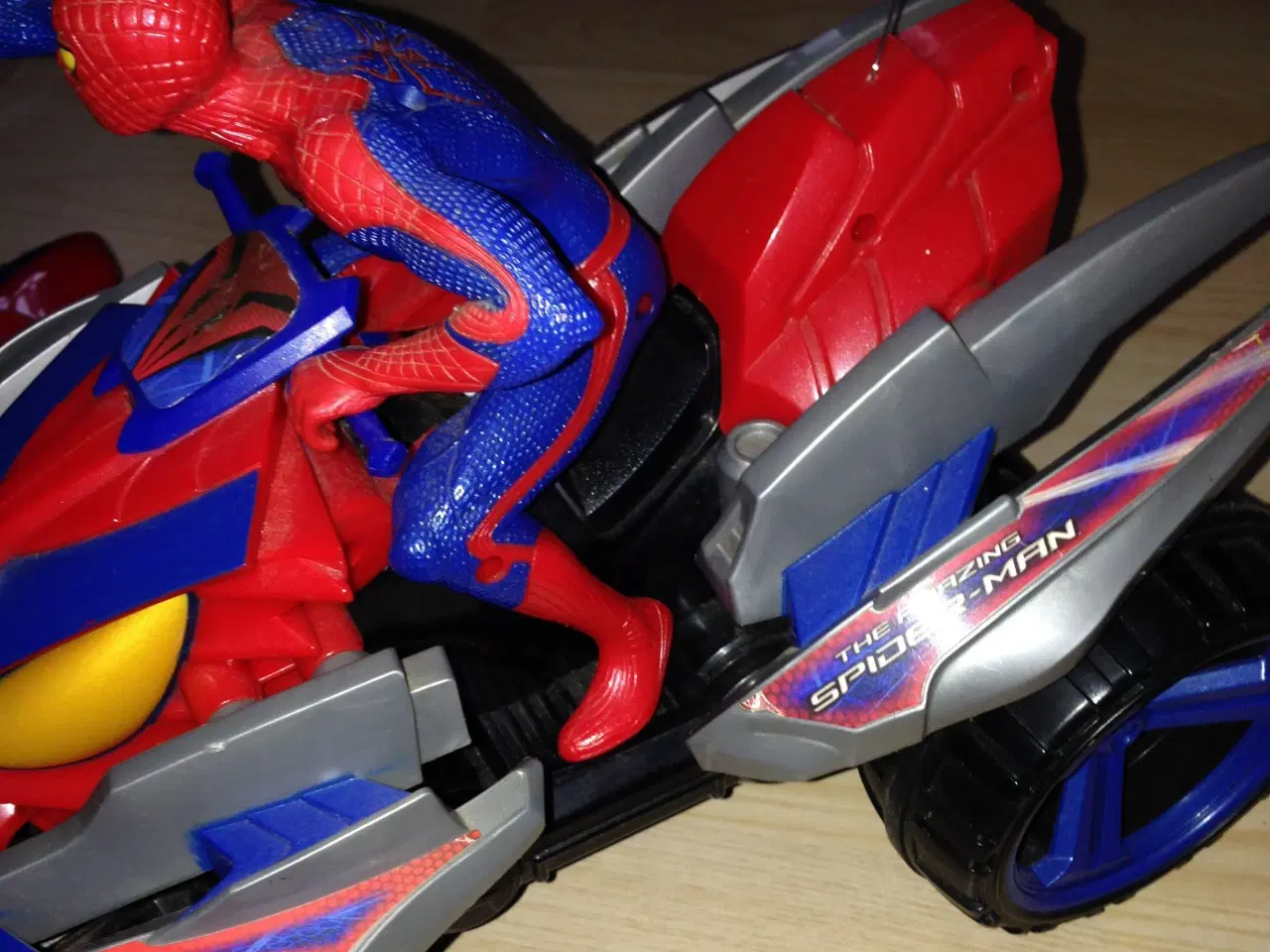 Billede 4 - Spiderman legetøj bil 