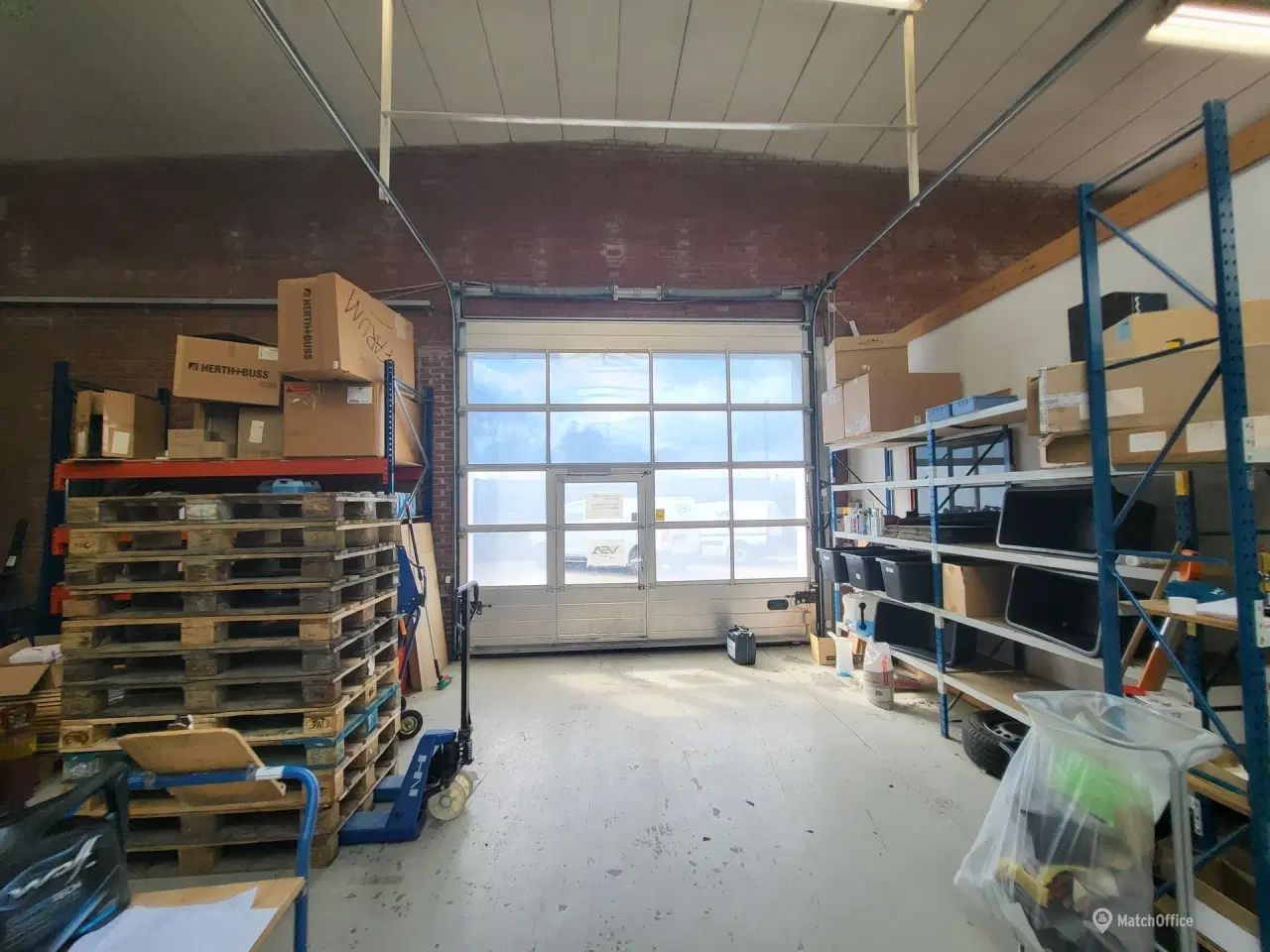Billede 6 - Flot og funktionelt højloftet lejemål med stor synlighed – ideelt til showroom. butik og lager