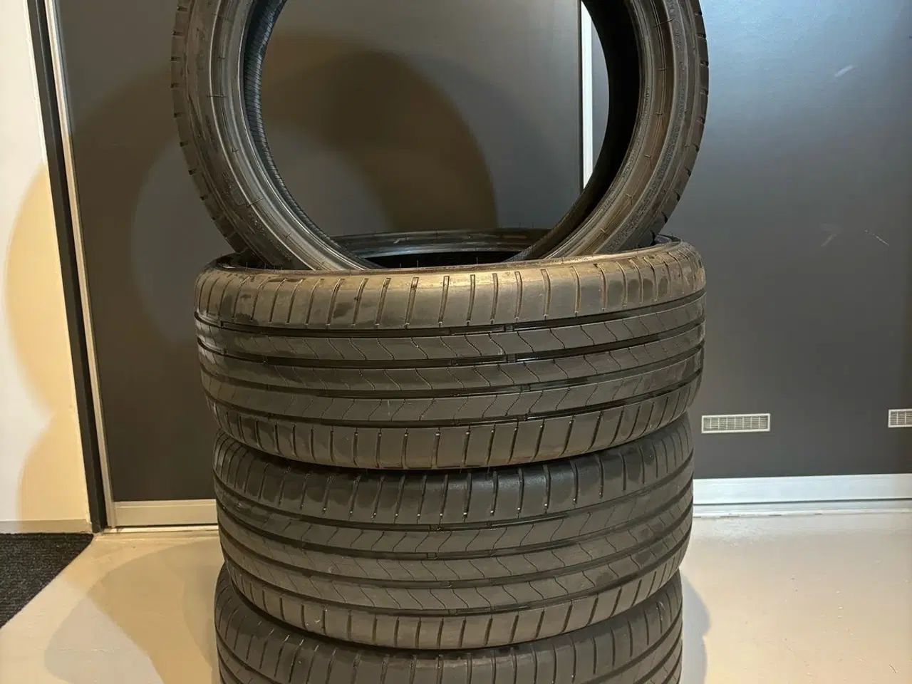 Billede 1 - Sommerdæk, Bridgestone, 215 / 45 / R20