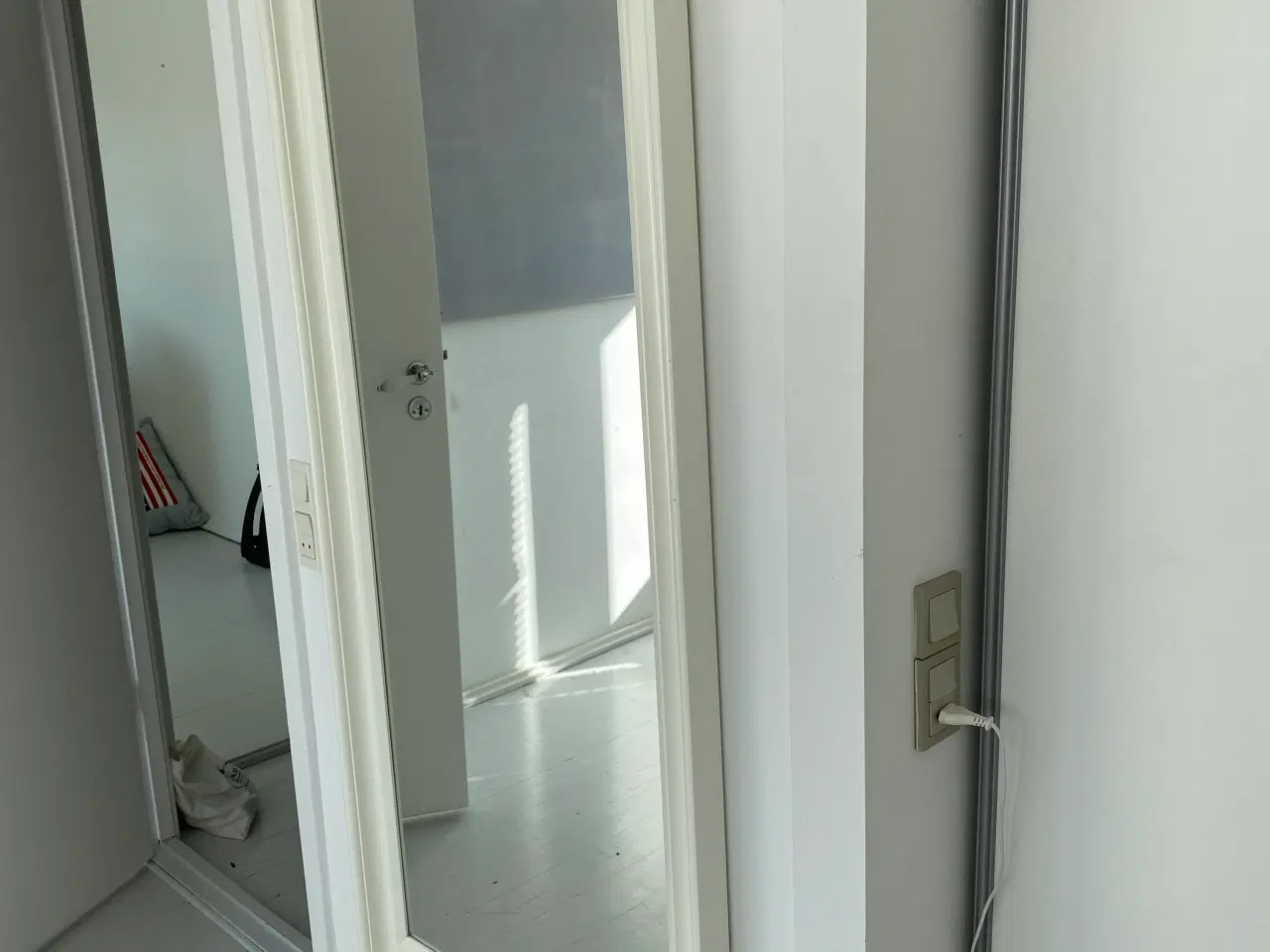 Billede 2 - Spejl hvidt og flot